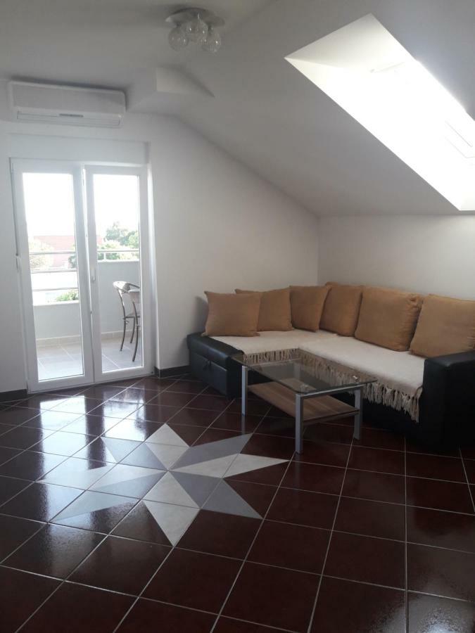 Apartmani Kuzmic Vrsi Exterior photo