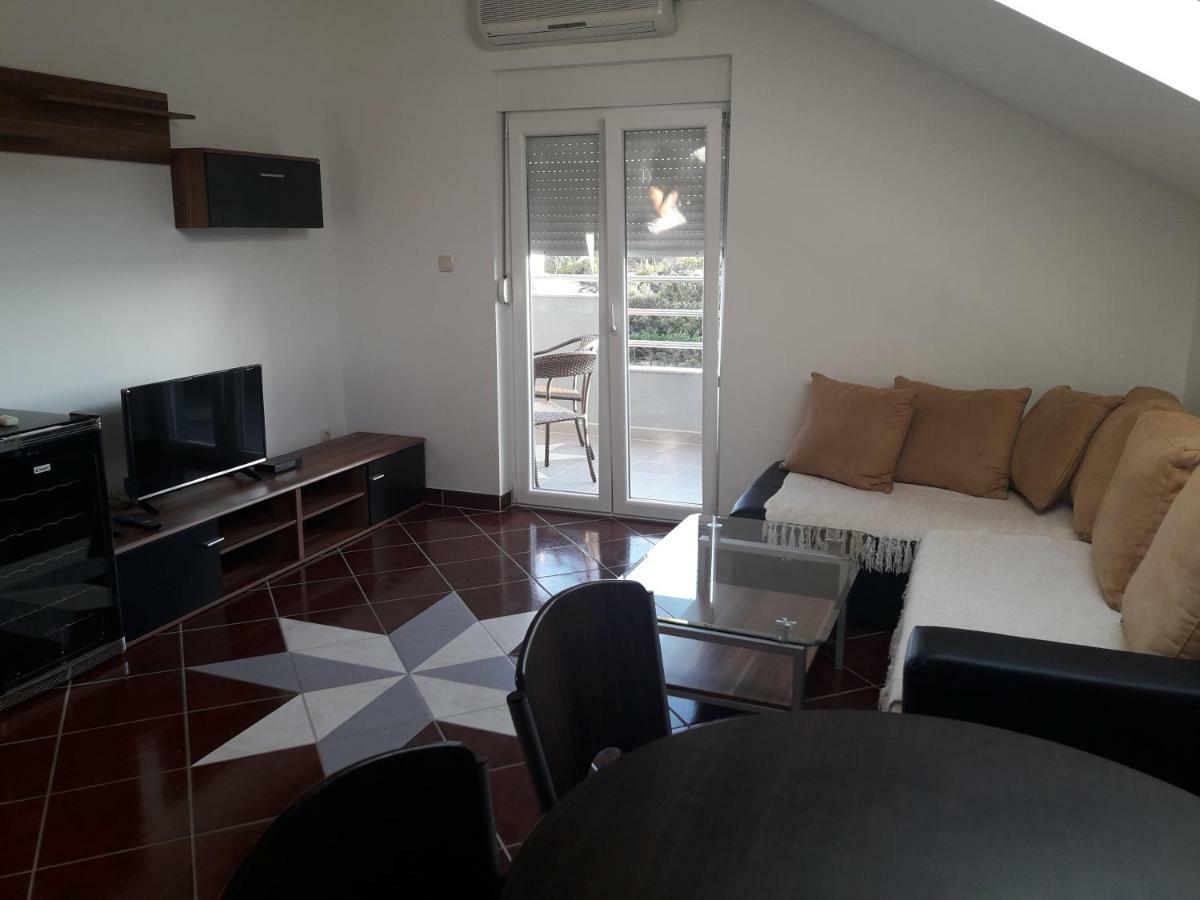Apartmani Kuzmic Vrsi Exterior photo